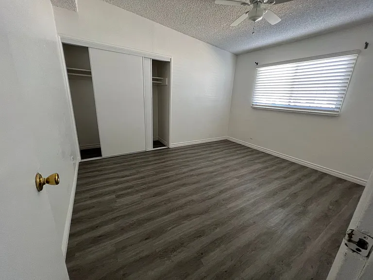 320 Palm Dr — Photo 10