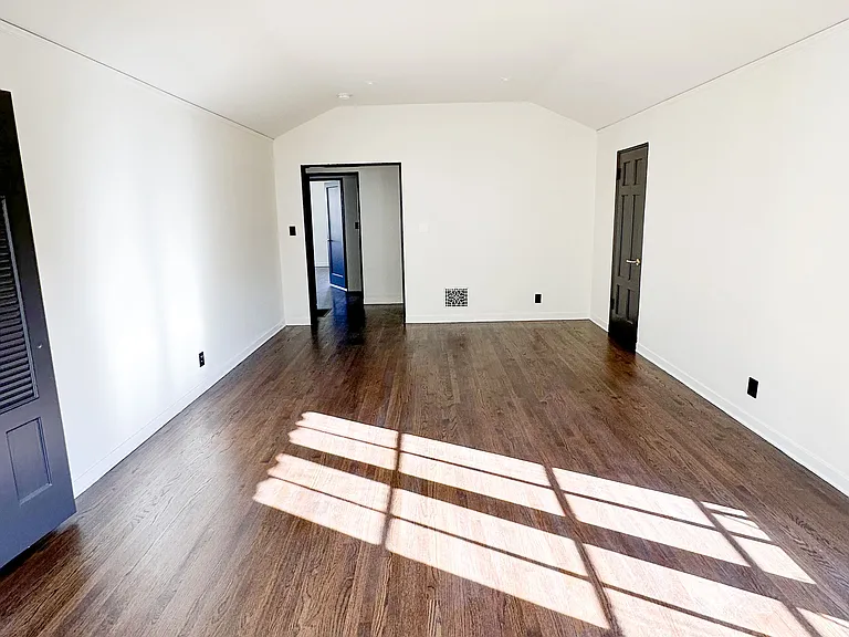 119 S Flores St #1/2 — Photo 10