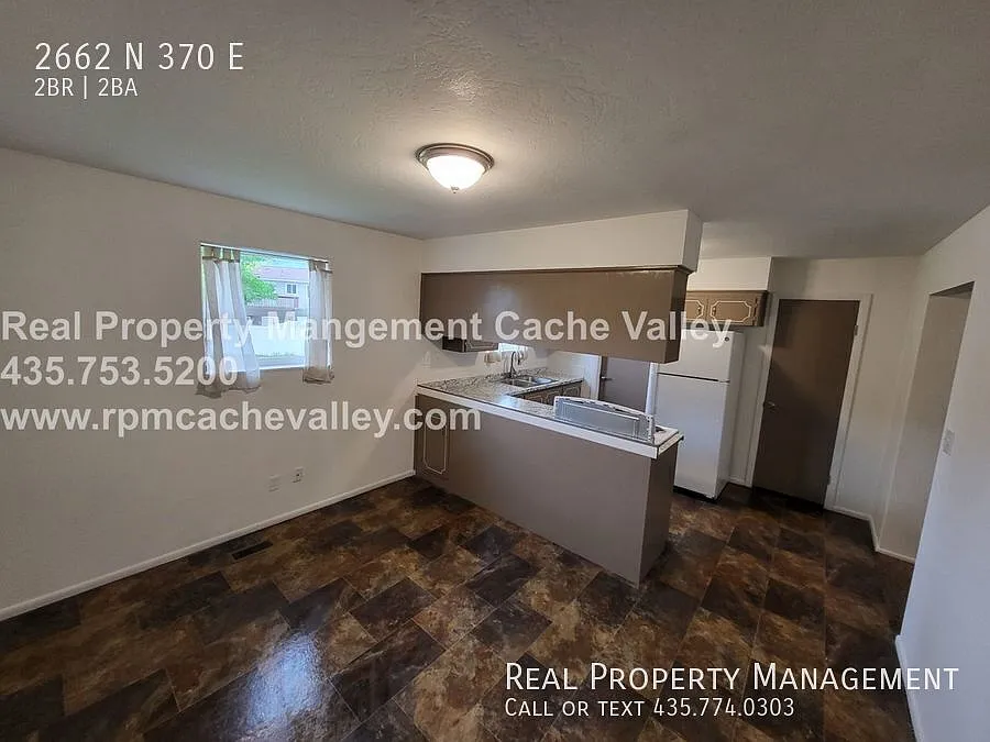 Newly renovated 2 bedroom 1.5 bath unit. Available beginning of August! Pet friendly — Photo 1