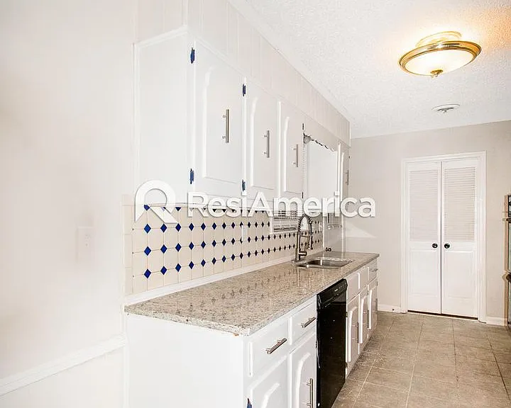 1106 Rasco Rd W — Photo 3