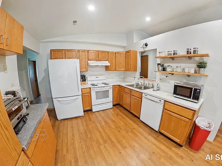 827 Glenstone Cir — Photo 3