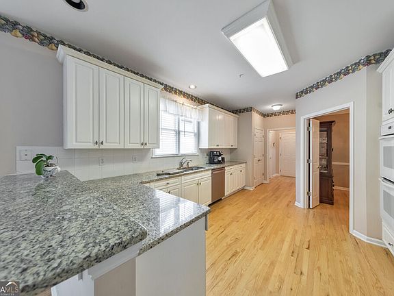 2nd image of 1373 Merrifield Ln