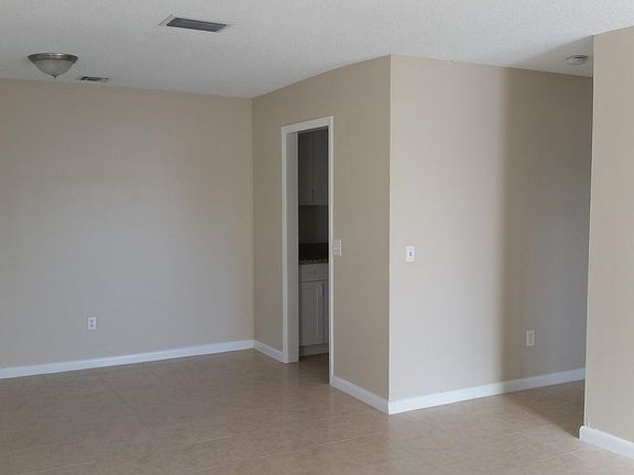 2nd image of 3940 Park Ln
