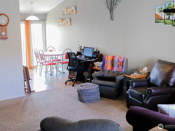 3rd image of 1214 SE Scenic View Drive