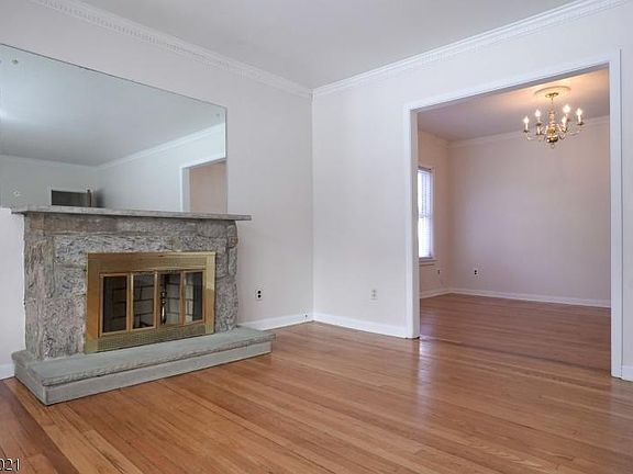 4th image of 327 Grafton Ave #1
