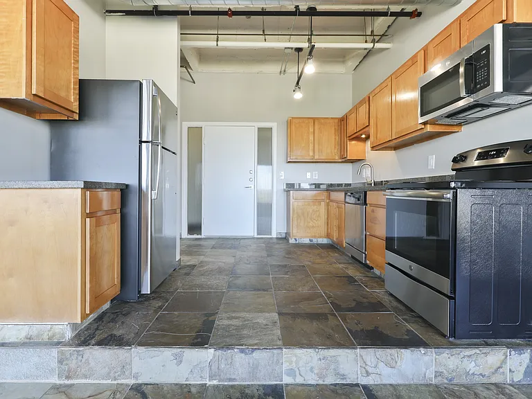 230 West Alabama Apartments — Photo 15