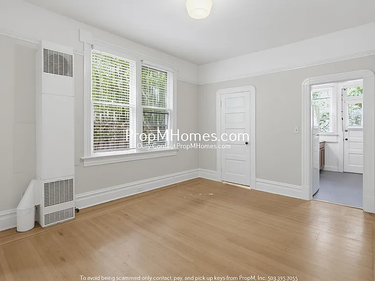 2835 SE Yamhill Street — Photo 2