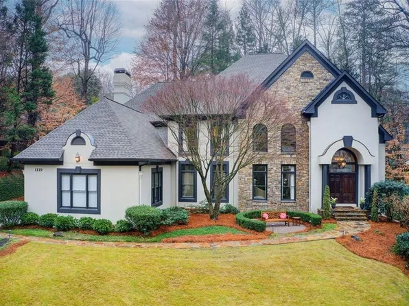 1119 Roxboro Pointe NE, Atlanta, GA 30324