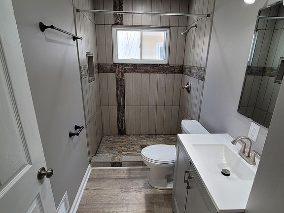 2nd image of 1584 University Ave