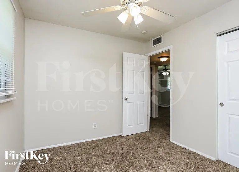 508 Saratoga Ln — Photo 9