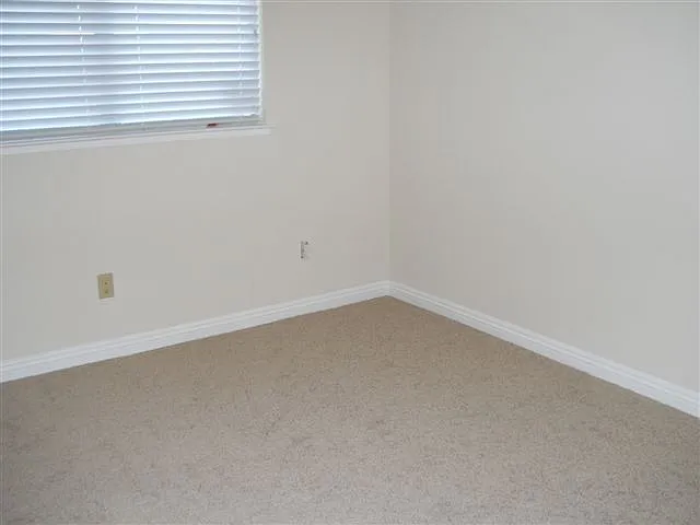 8604 Maple Grove Ct — Photo 7
