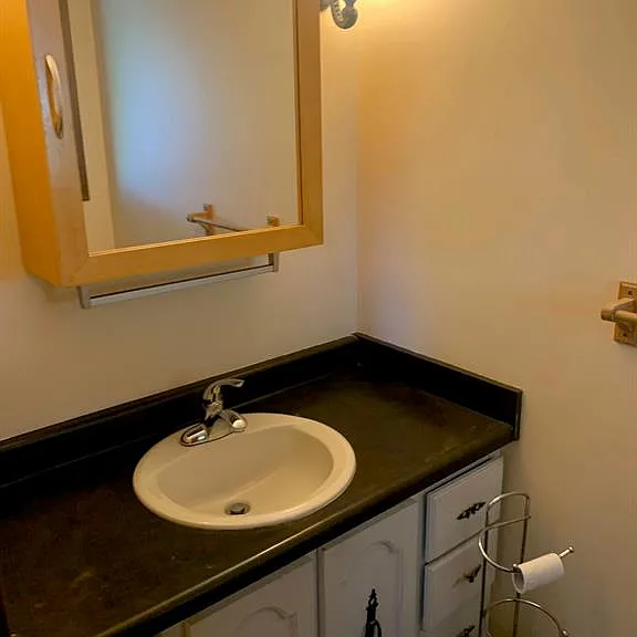 2383 Parkwood Ave — Photo 6