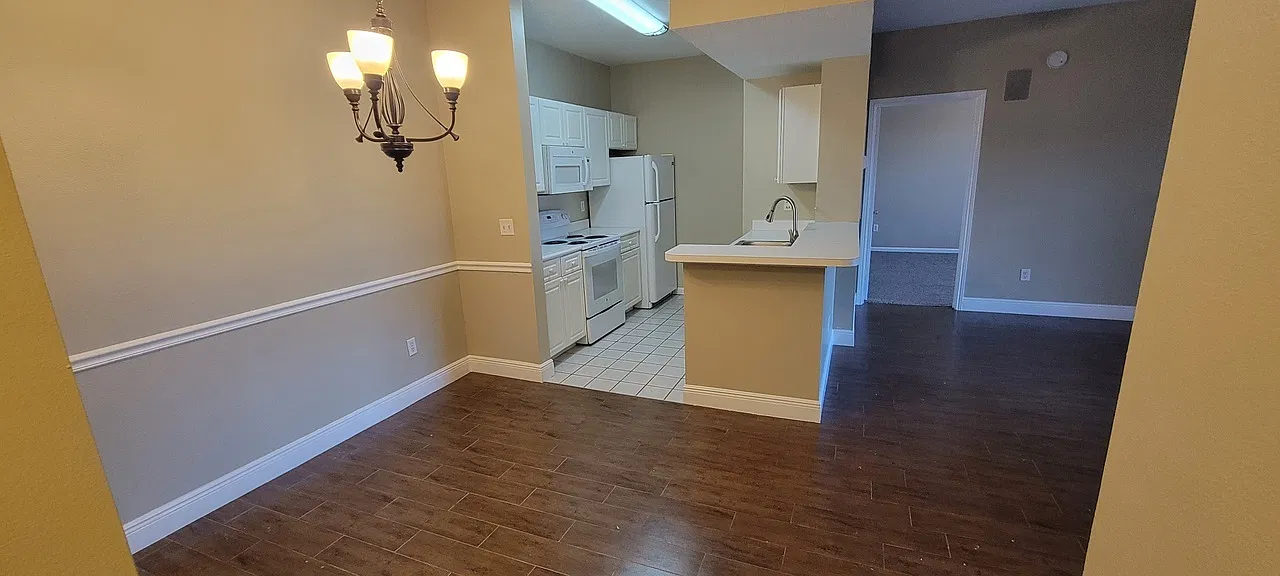 2 bed, 1041 sqft, $1,850 — Photo 1