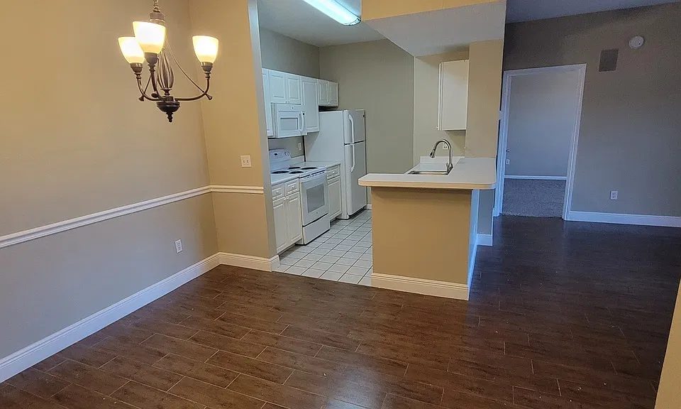 14304 Fredricksburg Dr #405