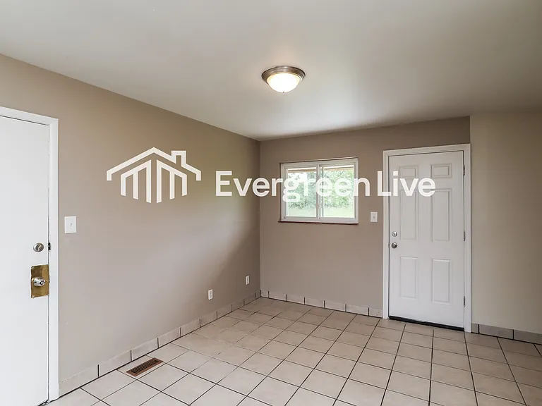 2305 Compton Rd — Photo 5