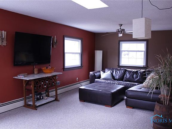 4th image of 213 Merton St