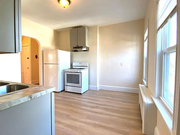 3rd image of 18-20 N High St APT 4