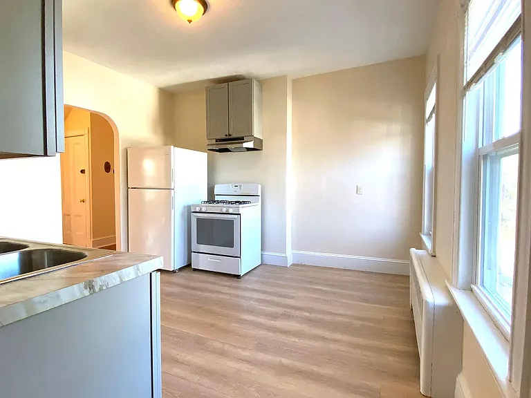 18-20 N High St #4 — Photo 3