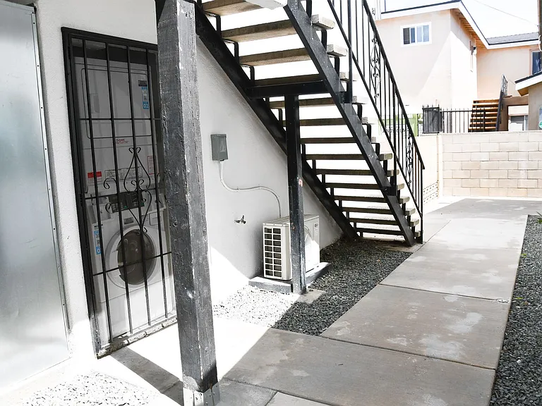 994 Valencia St — Photo 38