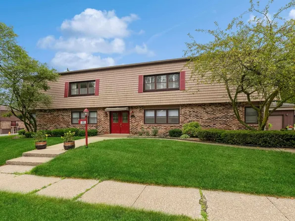 520 Oakhurst Dr, Clinton, IA 52732