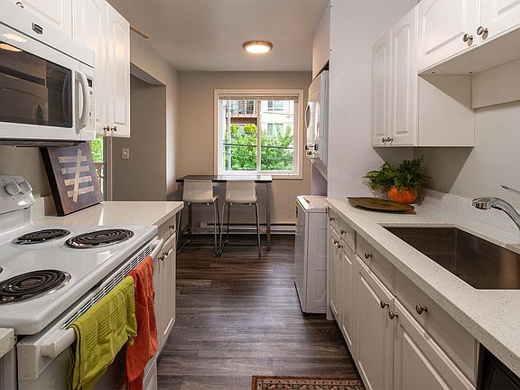 3rd image of 10014 5th Ave NE #W82qtant2