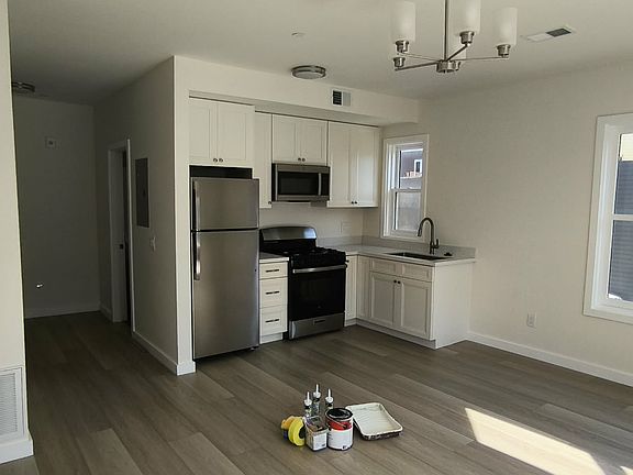3rd image of 1270 La Playa St APT 301