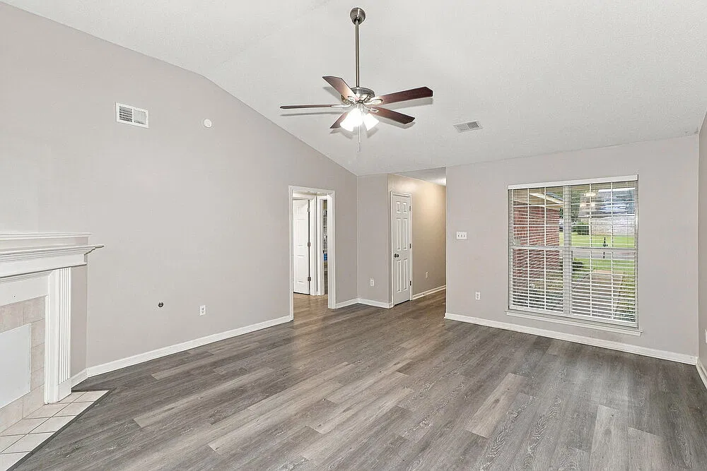 3 bed, 2.0 bath, 1560 sqft, $1,815 — Photo 4