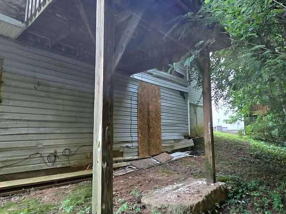 2nd image of 2009 Sandlake Dr SW