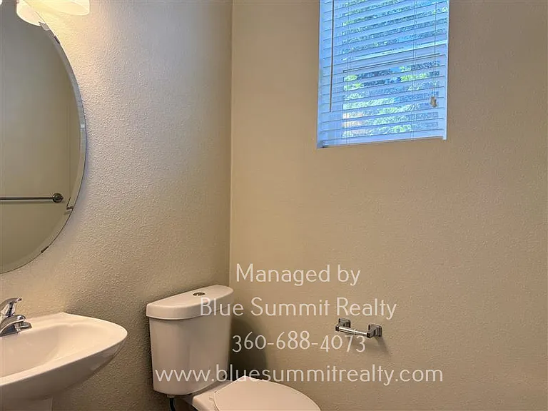 3515 Becket St NE — Photo 8