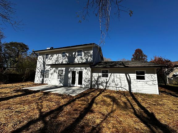 3rd image of 8 Wildwood Ln