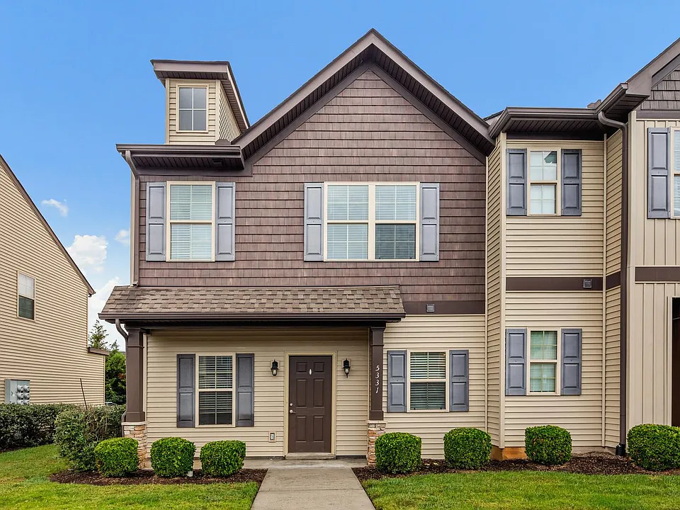 End Unit townhome 1,560 sqft