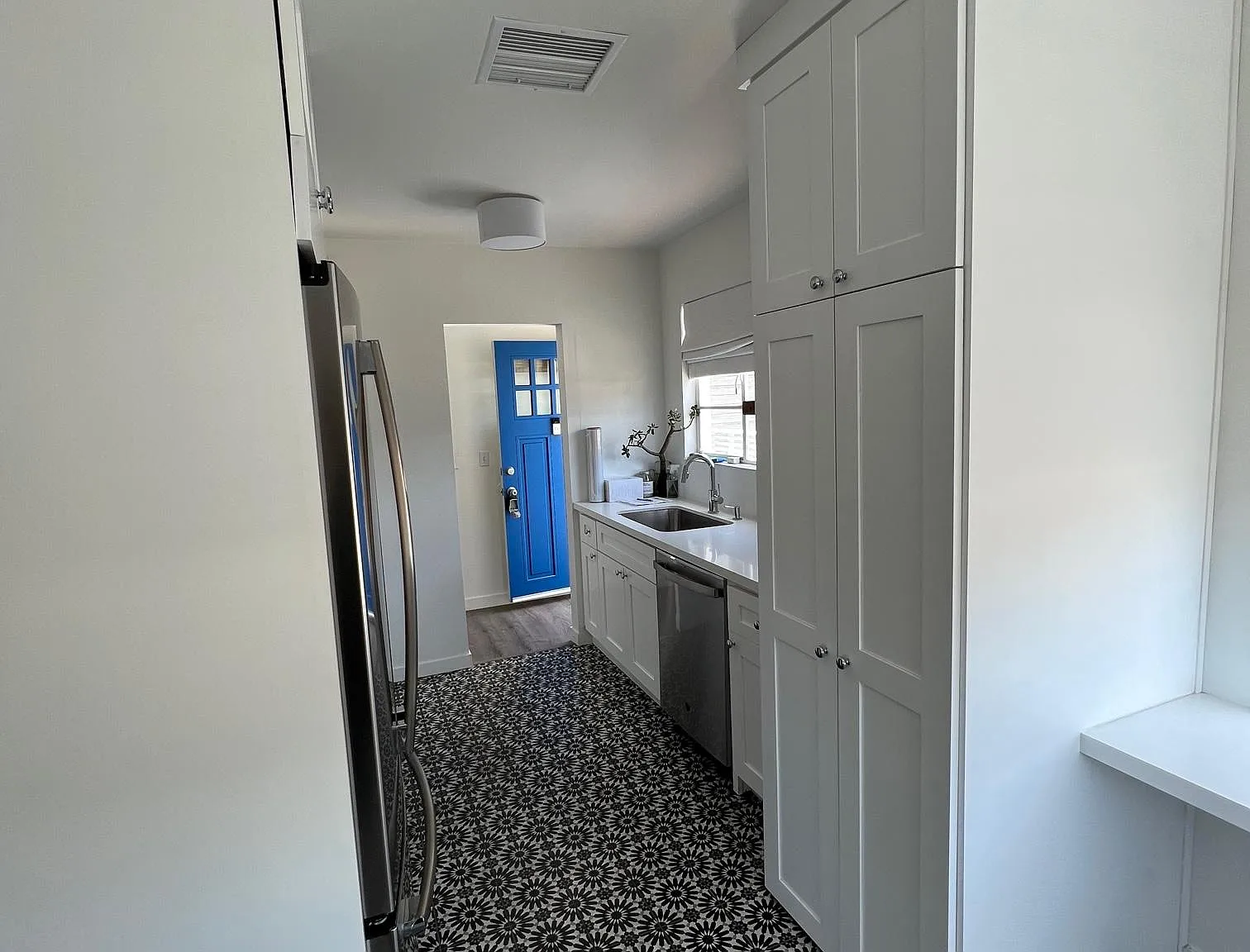 151 W Channel Rd — Photo 4