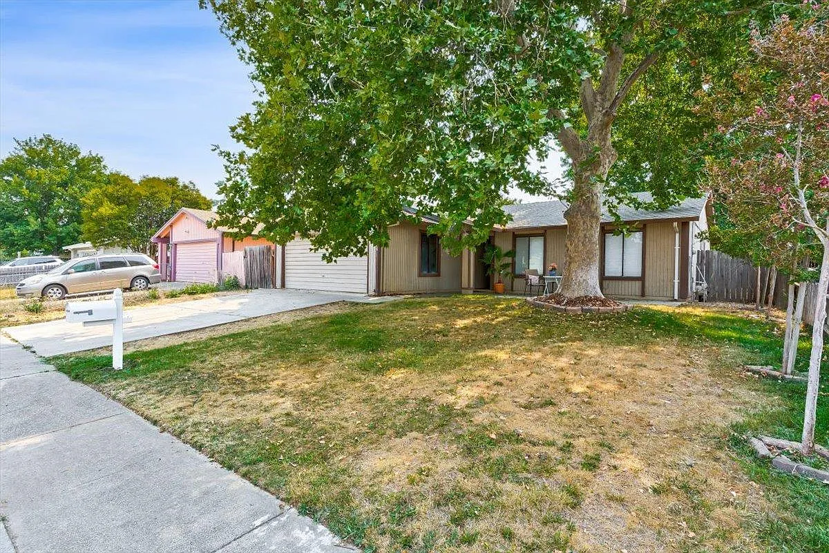 1366 Gavin Dr photo 1