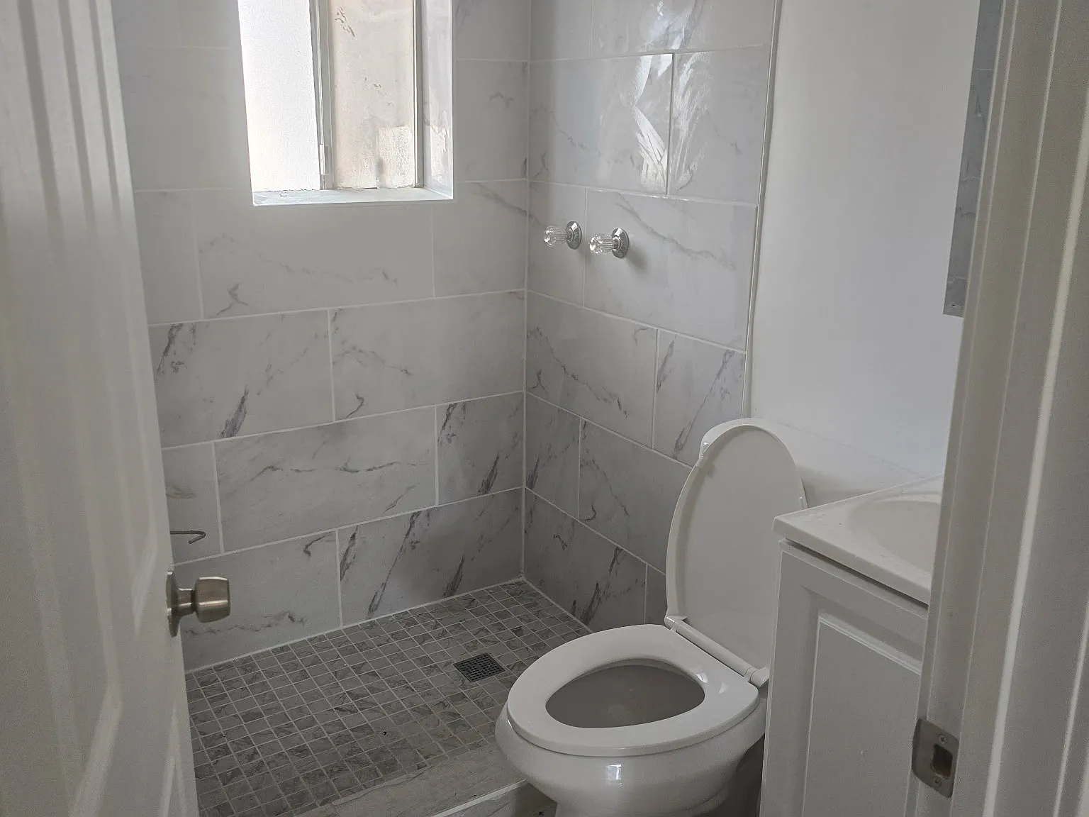 1 bed, 700 sqft, $1,750 — Photo 2