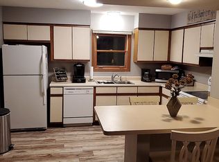 1511 Falcon Dr, Hawarden, IA 51023
