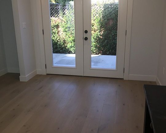 5th image of 3148 Hutchison Ave