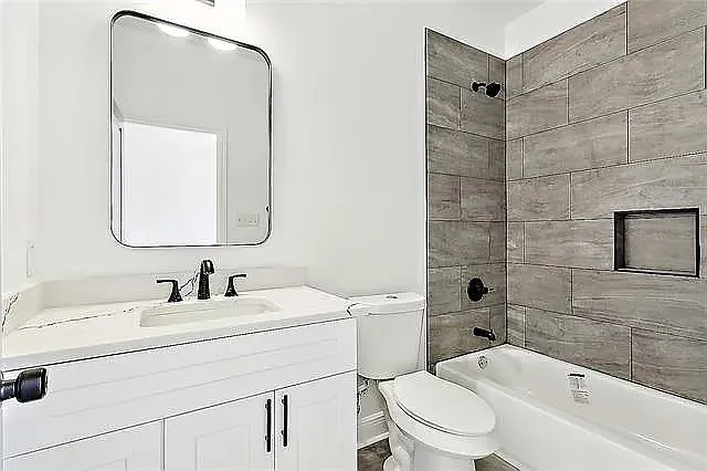 2427 Franklin Ave — Photo 5