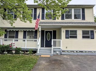 8222 Sarona Ln, Clay, NY 13041
