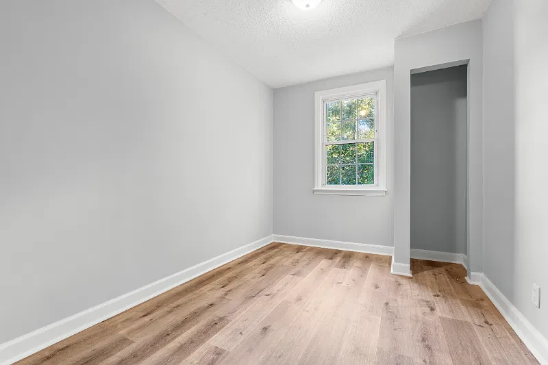 3 bed, 1.0 bath, 951 sqft, $1,350 — Photo 3