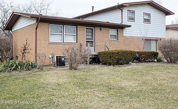 3rd image of 611 N Longwood Ct