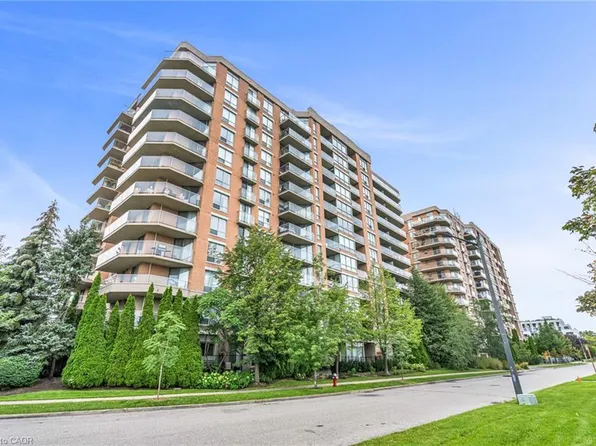 1140 Parkwest Pl #208, Mississauga, ON L5E 3K9