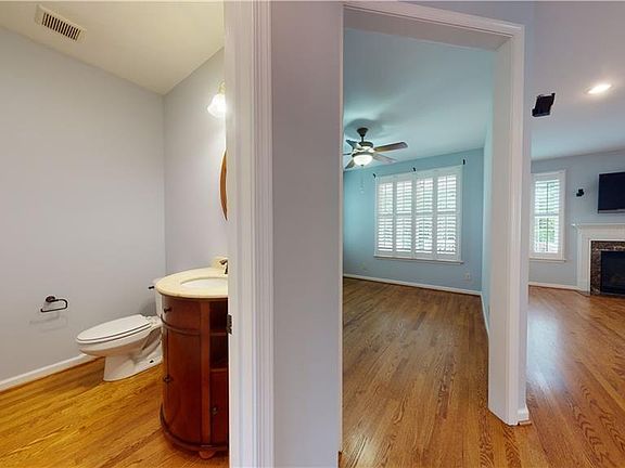 5th image of 202 Londonderry Ln