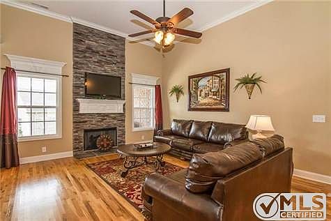 2nd image of 1201 Royal Oak Ave