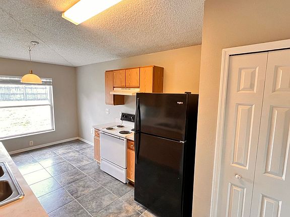 5th image of 2397 Kerridale St