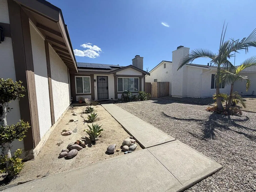 9933 Parkdale Ave — Photo 3