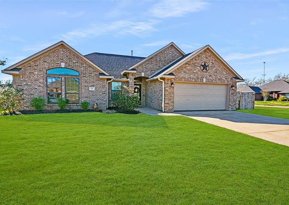 1st image of 100 Goldfinch Ct