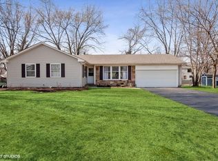 1915 Farmington Ct, Naperville, IL 60565