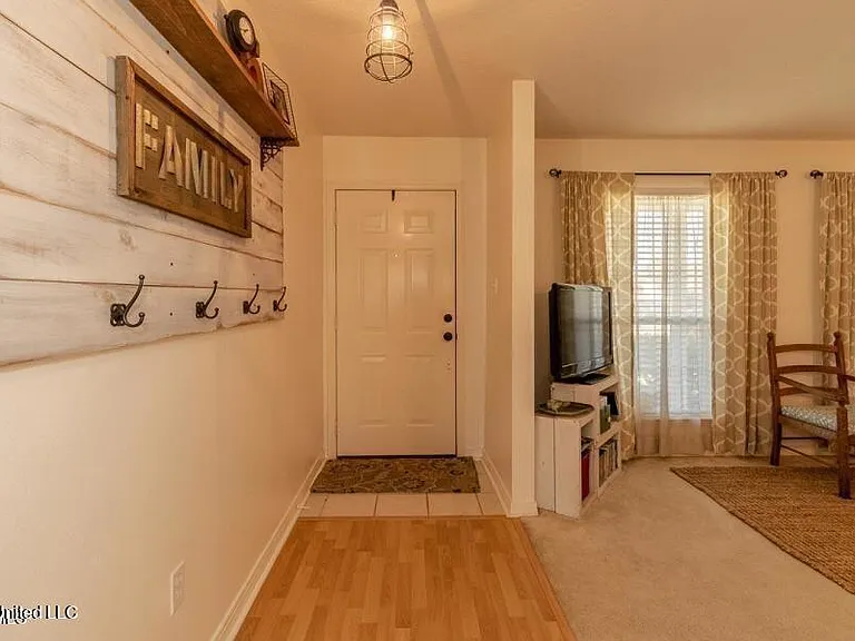 16222 Saddle Dr — Photo 4