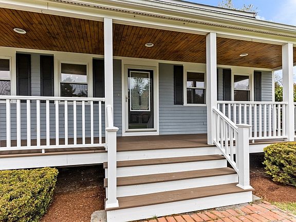 3rd image of 47 Cranberry Ln
