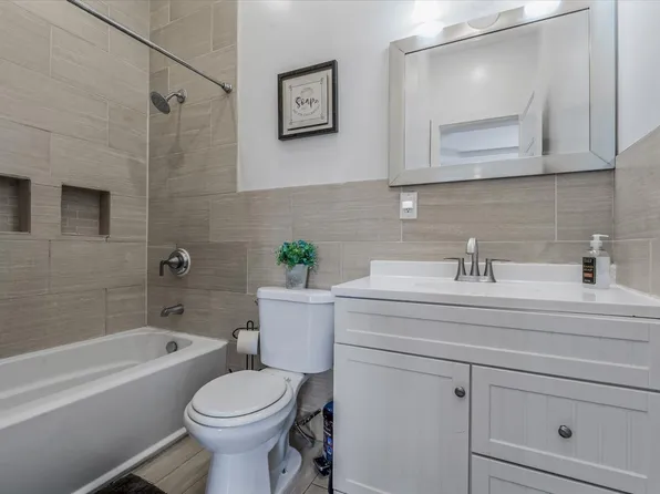 698 Lexington Avenue image 14 of 36